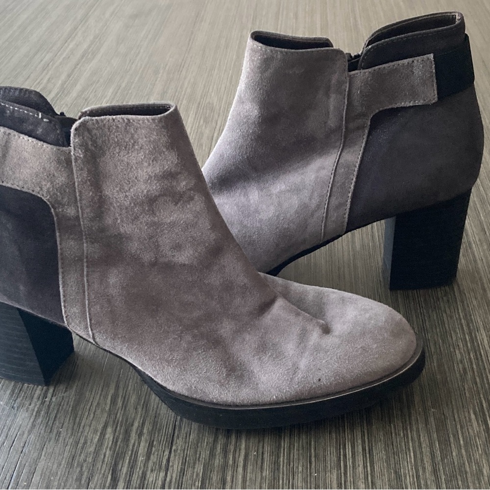 Elegant Gray Suede Ankle Boots